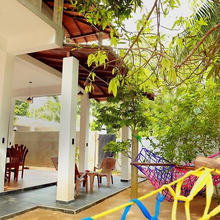 Midigama Holiday Inn Esterno foto