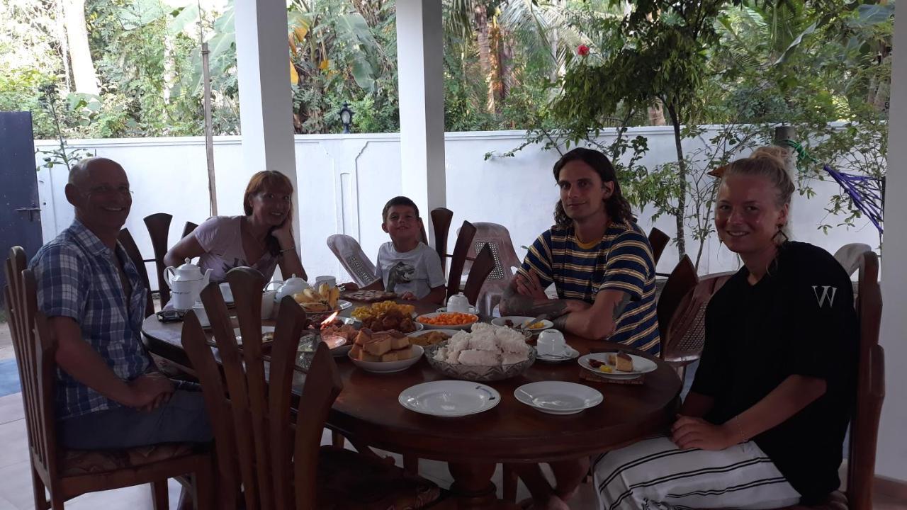 Midigama Holiday Inn Esterno foto